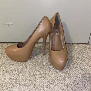 Steve Madden Nude pumps